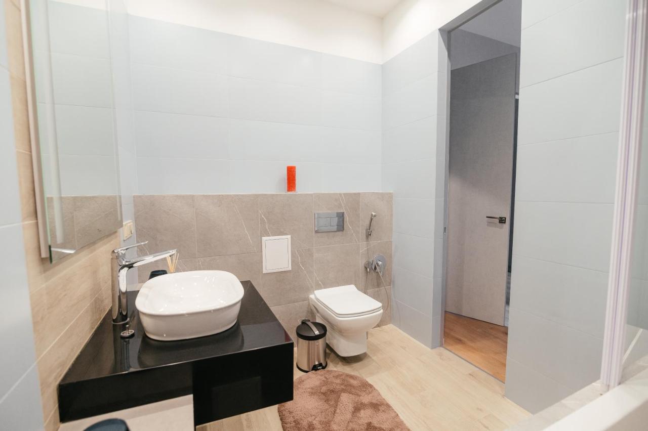 Pearl Premium Apartments 3 Kyiv Exterior photo